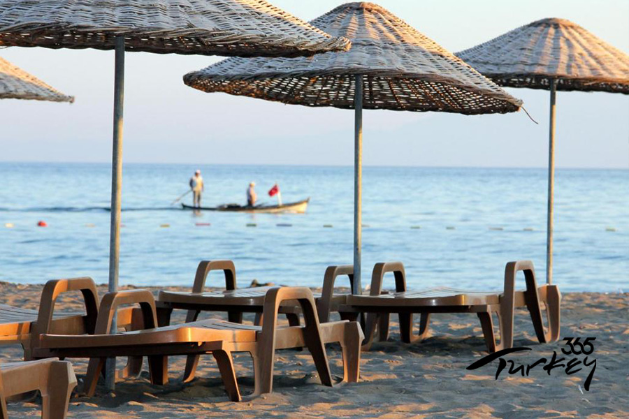 ساحل گومولدور Gümüldür Beach